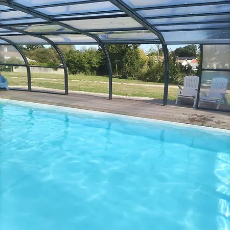 Дом отдыха Maison Avec Piscine Privee, Proche Avrille (Vendee)