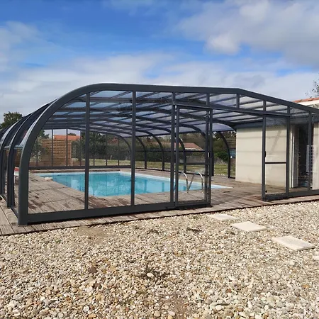 Maison Avec Piscine Privée, Proche