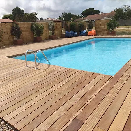Maison Avec Piscine Privée, Proche