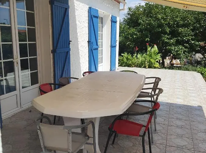 Maison Avec Piscine Privee, Proche Avrille (Vendee)