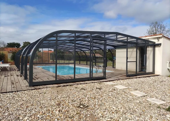 Maison Avec Piscine Privee, Proche