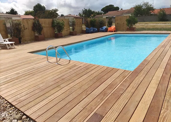 Maison Avec Piscine Privee, Proche